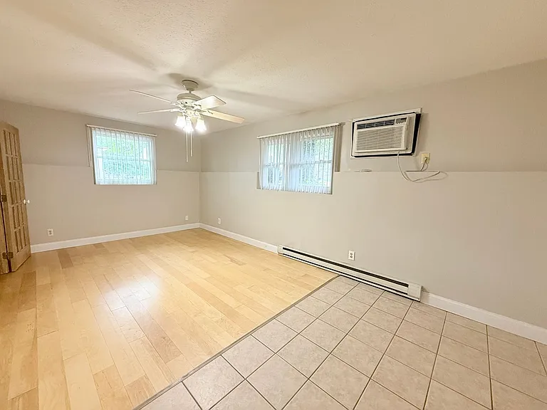 401 E Locust St — Photo 3