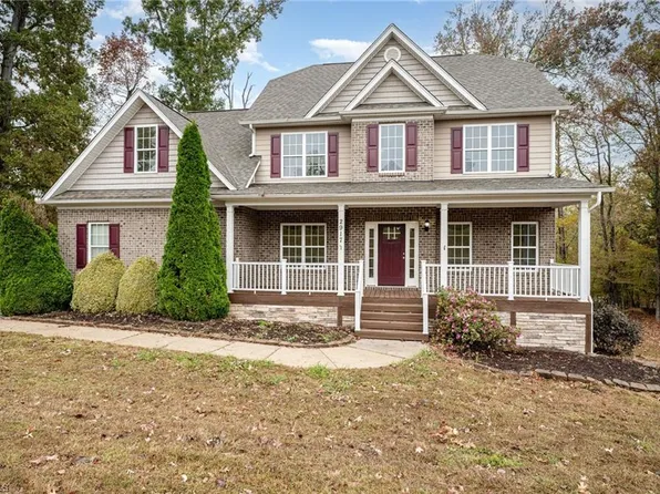 2917 Walbrook Ter, Browns Summit, NC 27214