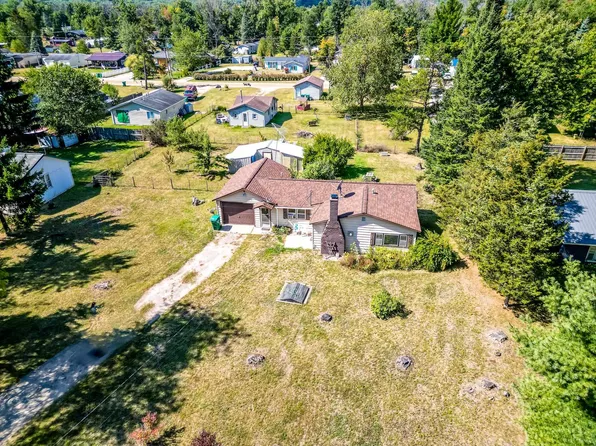 4239 Oak Flats Rd, Harrison, MI 48625
