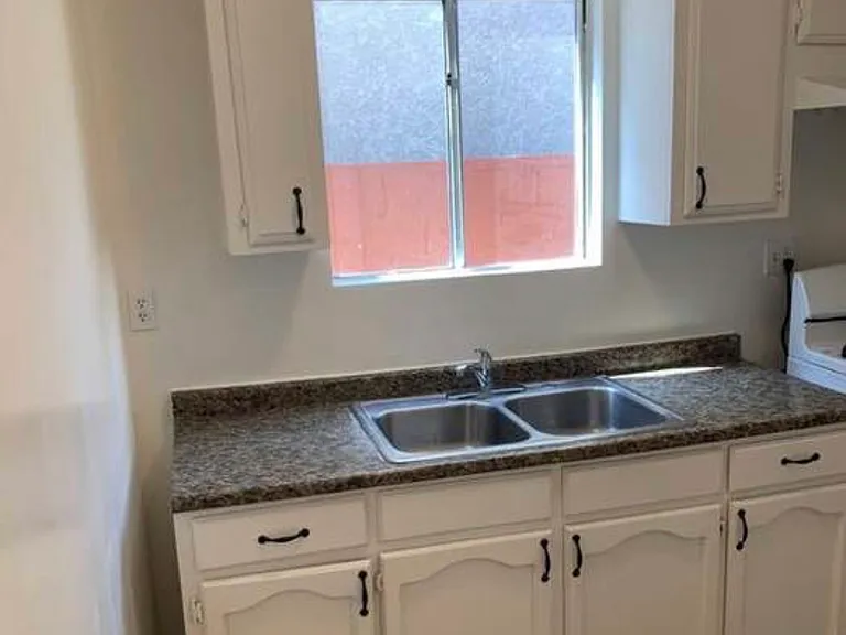 926 S Ford Blvd — Photo 5
