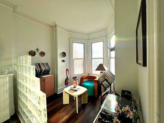 5th image of 118 Clinton Ave