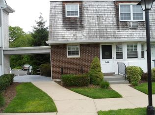3214 Wilshire Ln, Oakdale, NY 11769