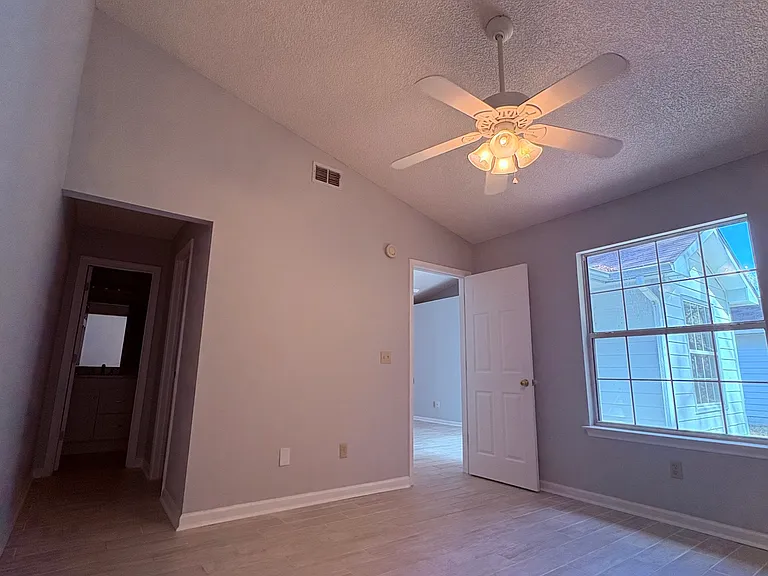 175 Talbot Ct — Photo 13