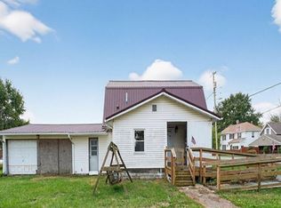 26054 Locust Grove Rd, New Holland, OH 43145