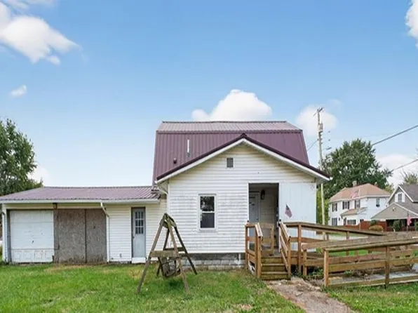 26054 Locust Grove Rd, New Holland, OH 43145