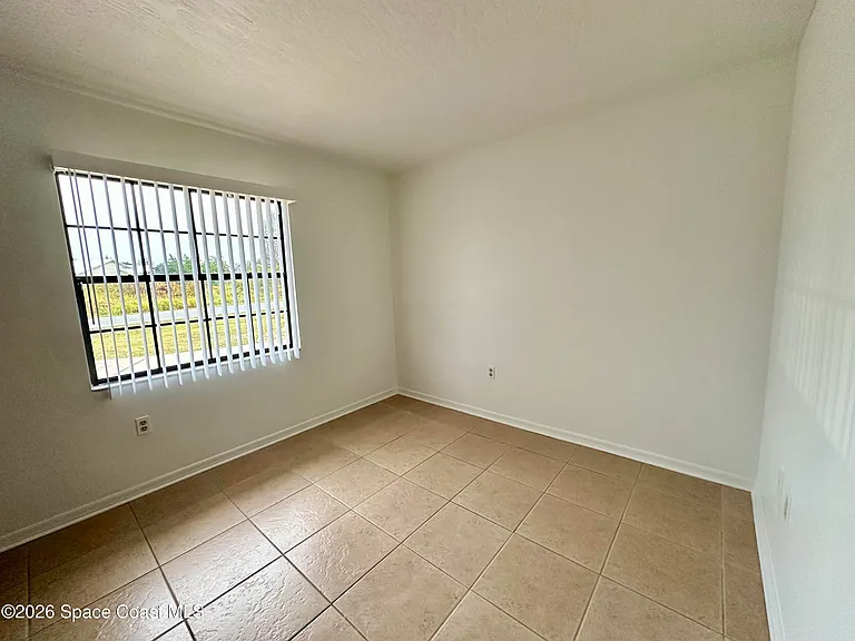 522 Karney Ave NE — Photo 9
