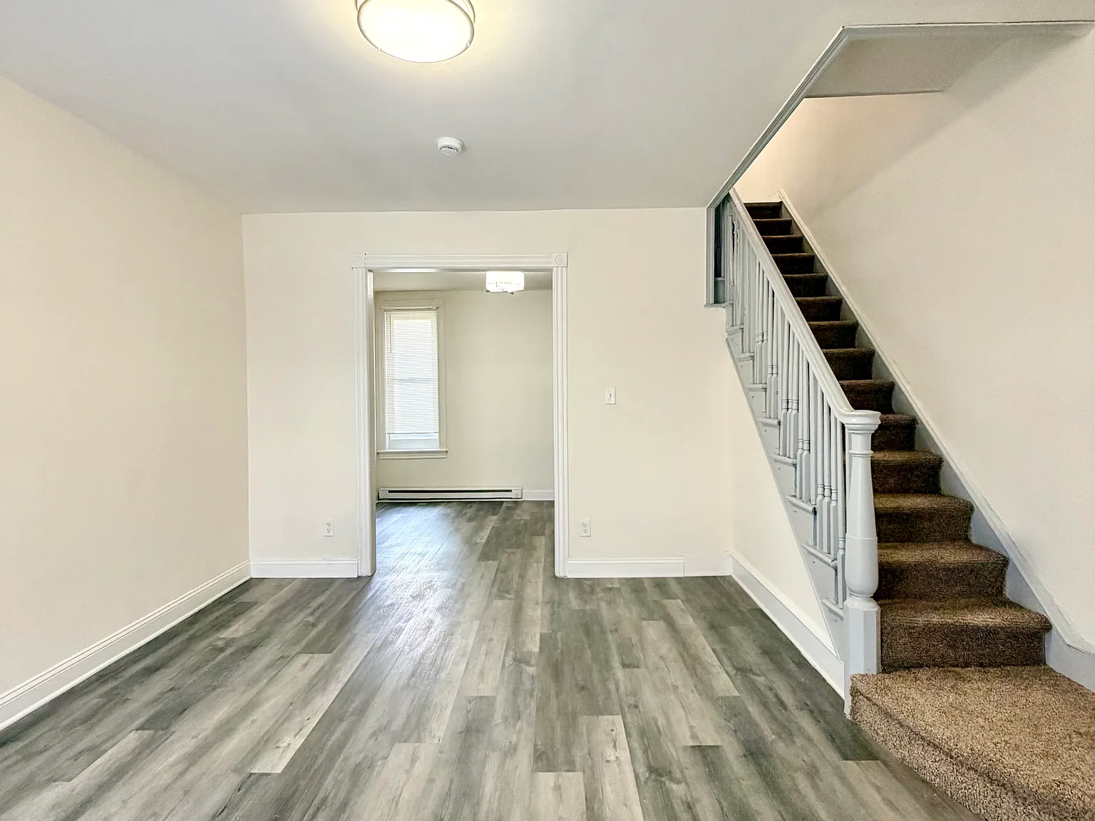 Three Bedrooms, Pet-Friendly Living & In-Home Laundry Available Now — Photo 1