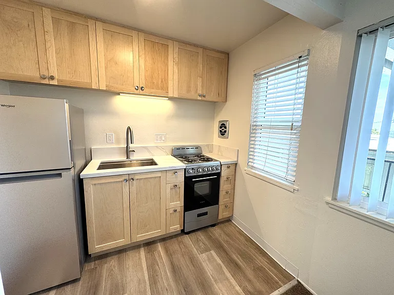 1606 Grand Ave #C — Photo 3
