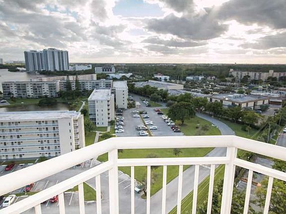 3rd image of 18011 Biscayne Blvd #15051
