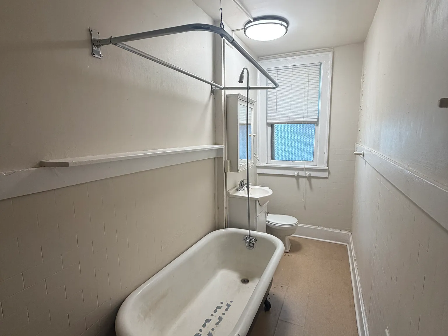 Studio, 700 sqft, $1,275 — Photo 4