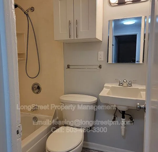 350 SE Lilly Ave #4 — Photo 9