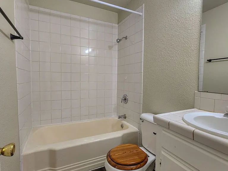 1002 Overland Ct — Photo 1