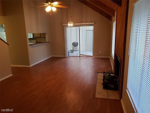 5th image of 105 Spreading Oak Ct