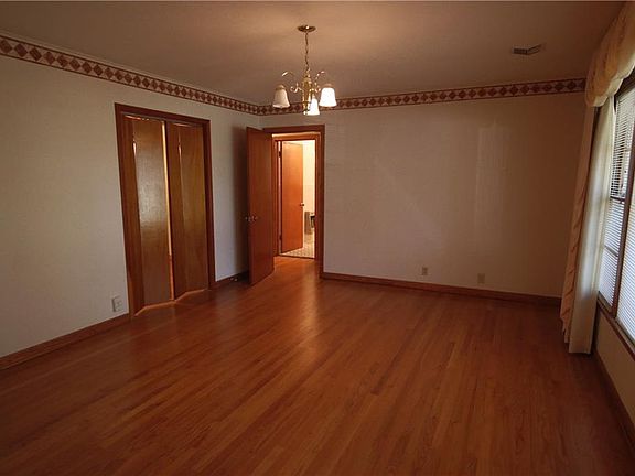 3rd image of 114 Prospect St