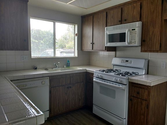 4th image of 2061 W 182nd St