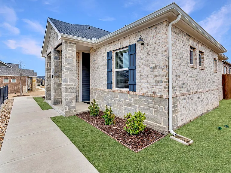VLux Stoneridge — Photo 26