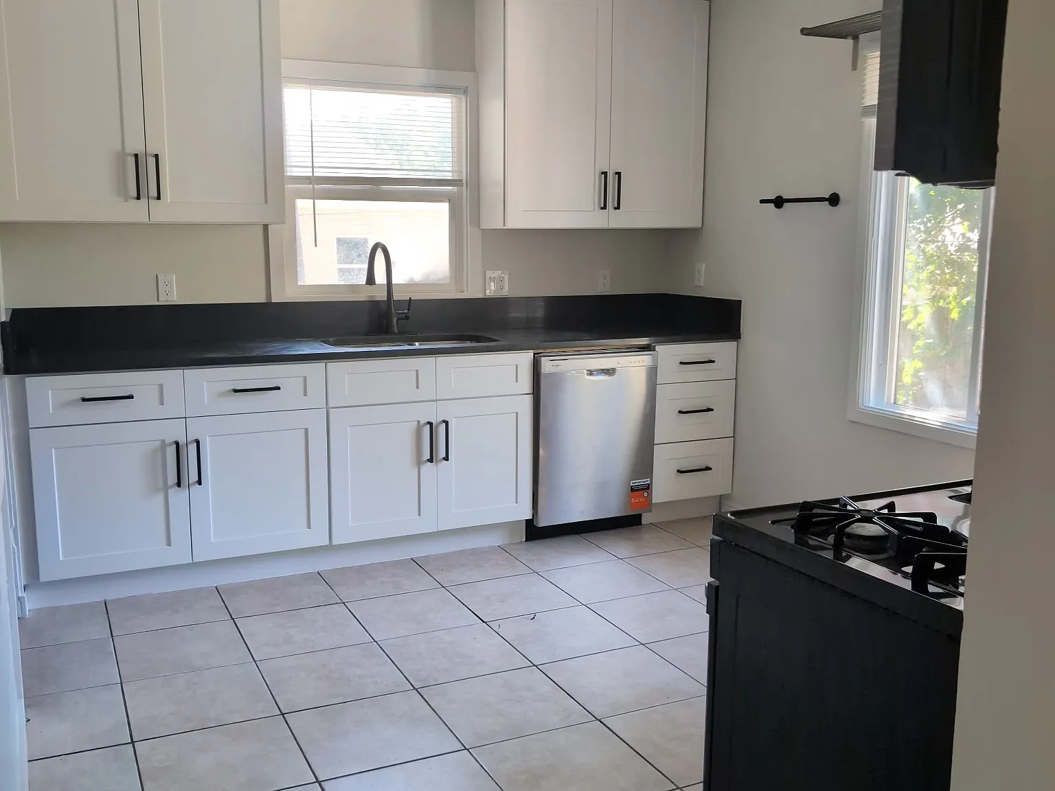 5 bed, 1682 sqft, $2,950 — Photo 2