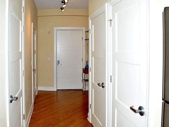 4th image of 1326 Vine St Unit 10