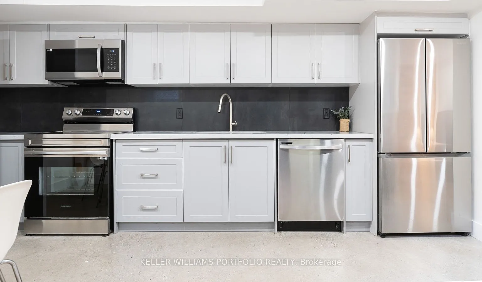 2 bed, $2,440 — Photo 2