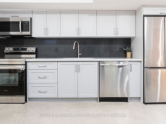 2nd image of 180 Maria St