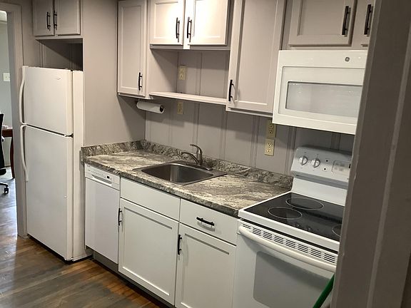 4th image of 1048A Desoto Ave