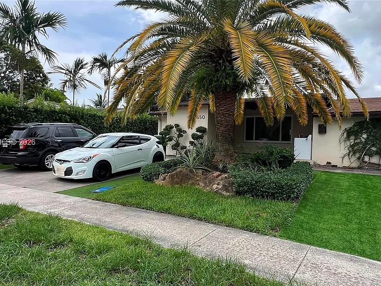 6550 SW 8th St — Photo 1