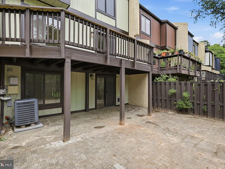 11092 Saffold Way — Photo 31