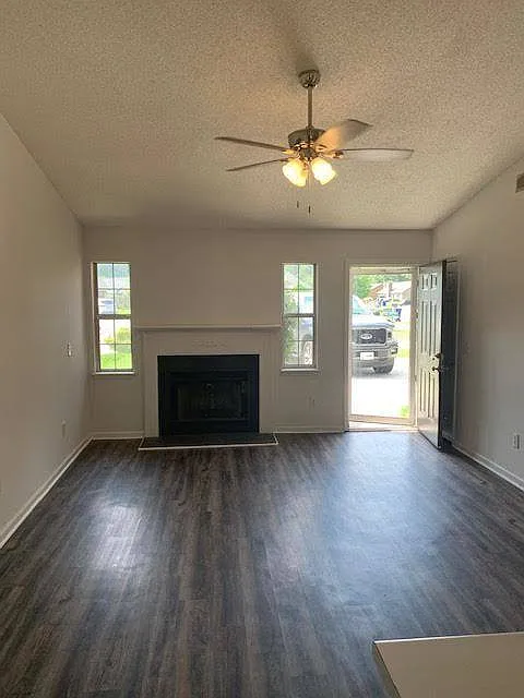 Building Photo - 1100A Holden Dr