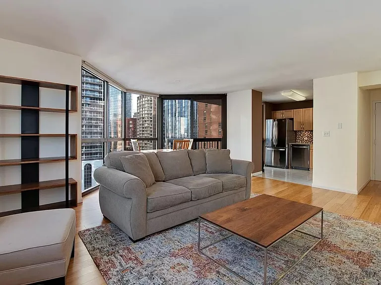 33 W Delaware Pl #12B — Photo 6