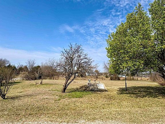 3rd image of 365105 E 5400th Rd