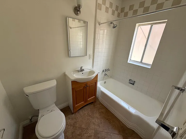 1811 N Garfield Pl #4D — Photo 7