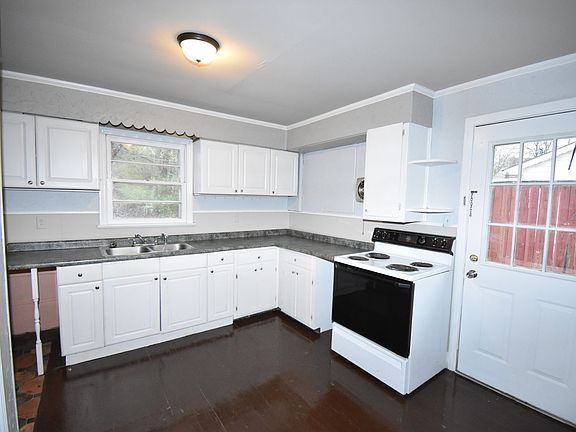 4th image of 141 W Rossview Rd