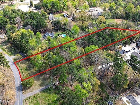 4th image of 2626 Miranda Rd