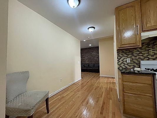 3rd image of 41-56 Denman St #D1