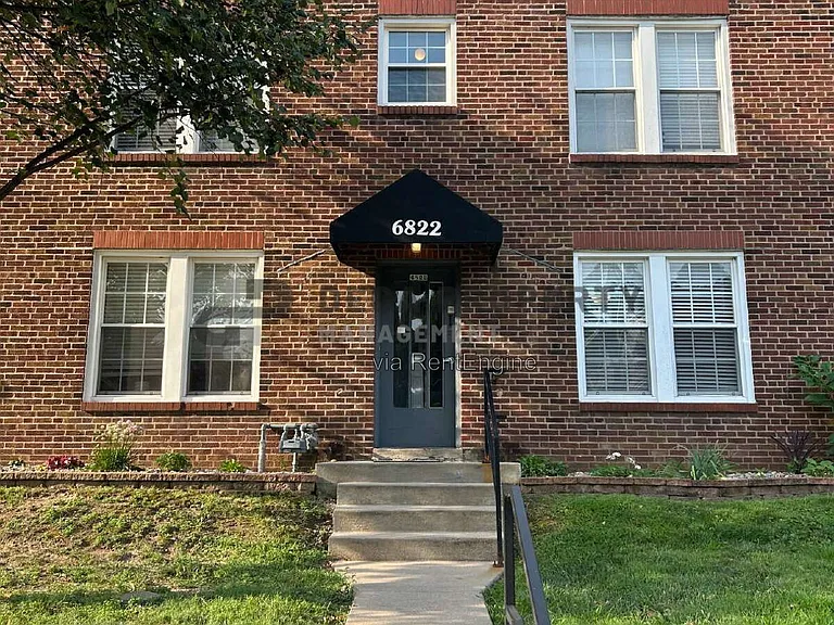 6822 Waldemar Ave #B — Photo 1