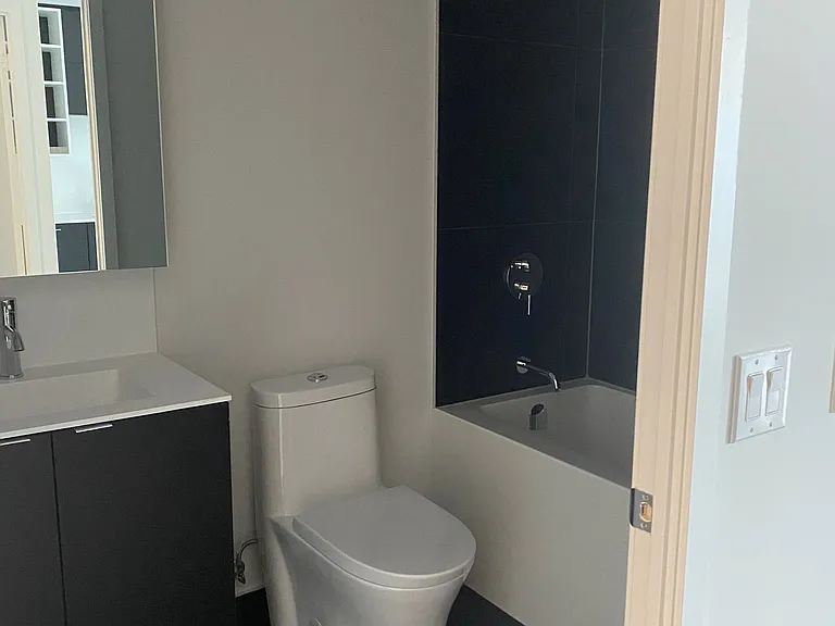 20 Edward St #913 — Photo 9