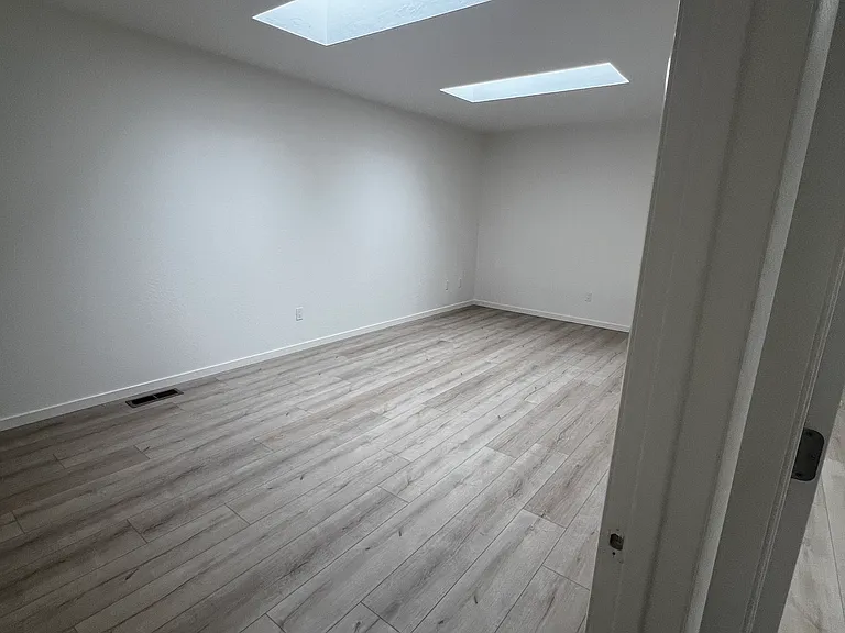 549 Elder Ave #A — Photo 10
