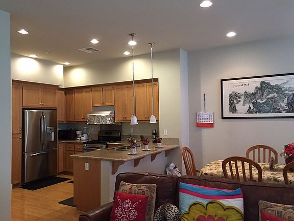3rd image of 1001 E Meadow Cir