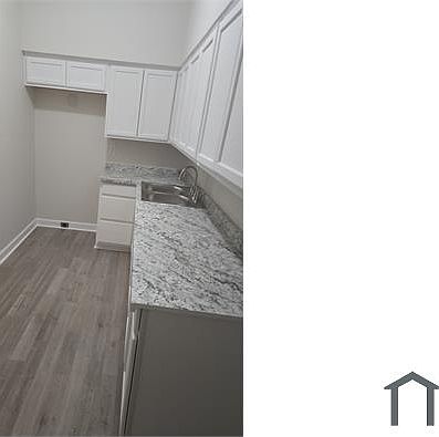 3rd image of 2400 W Chestnut St #2