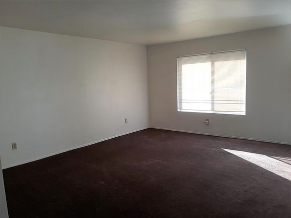 4th image of 15999 Orange St APT A