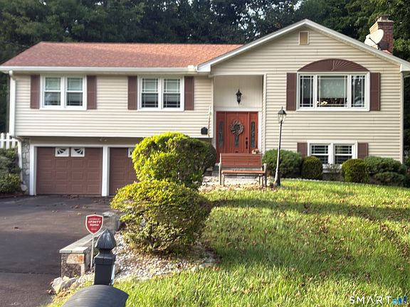 3rd image of 4 Dempsey Court