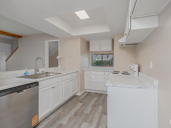 4th image of 4301 California Ave #1