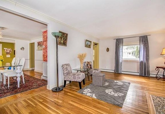 2nd image of 185 Belcher St