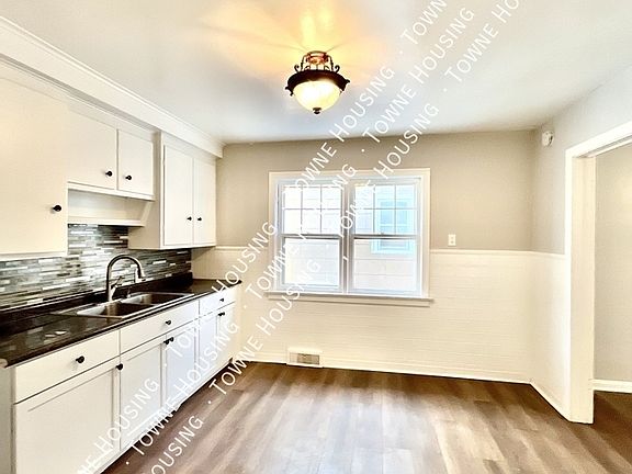 2nd image of 554 26th St #1