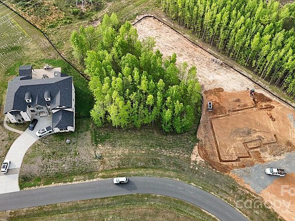 4th image of 2033 Boswell Way #6