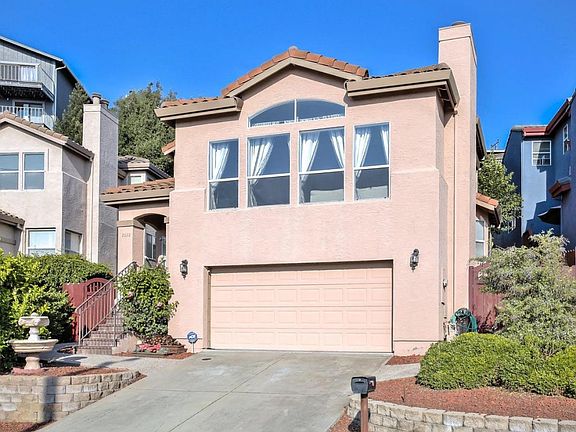 3rd image of 2022 Lomita Dr