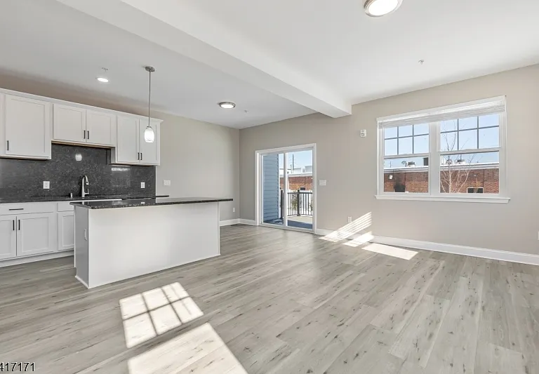 156 N Auten Ave — Photo 27