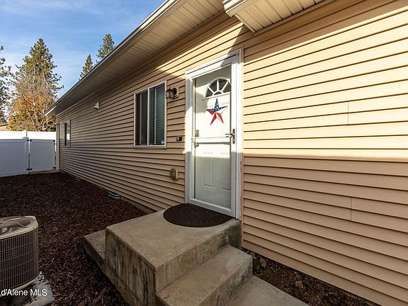 4th image of 1459 E Seleta Ln