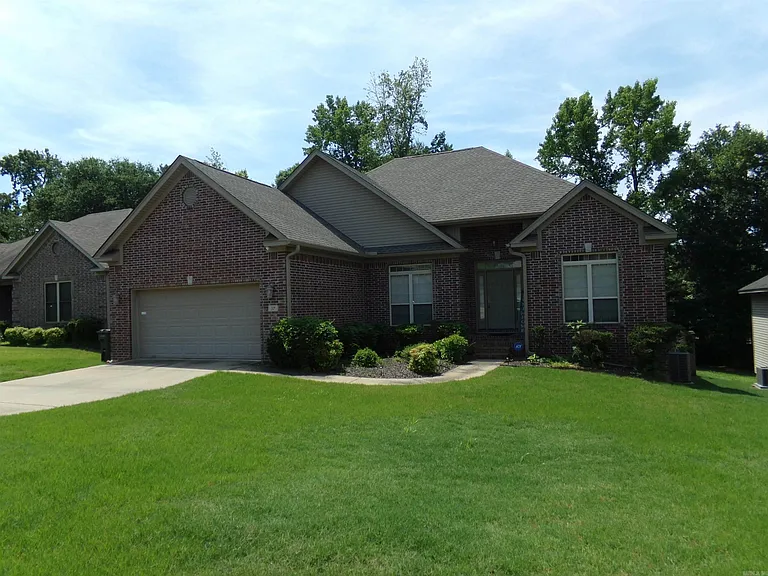 37 Woodridge Dr — Photo 2