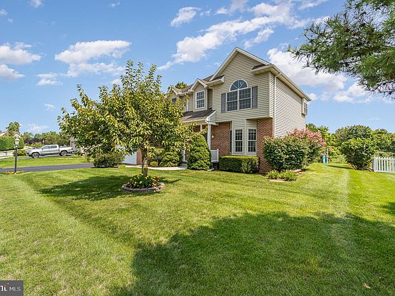2nd image of 422 Woodland Dr